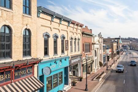 Hip Urban Loft - Small Town Charm -124 Lofts #3 West Dundee Экстерьер фото