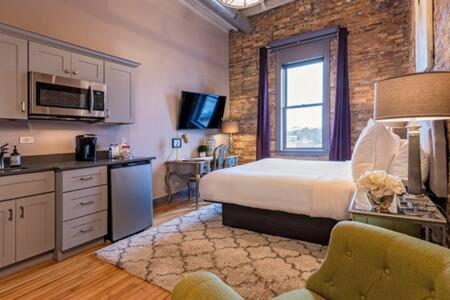 Hip Urban Loft - Small Town Charm -124 Lofts #3 West Dundee Экстерьер фото