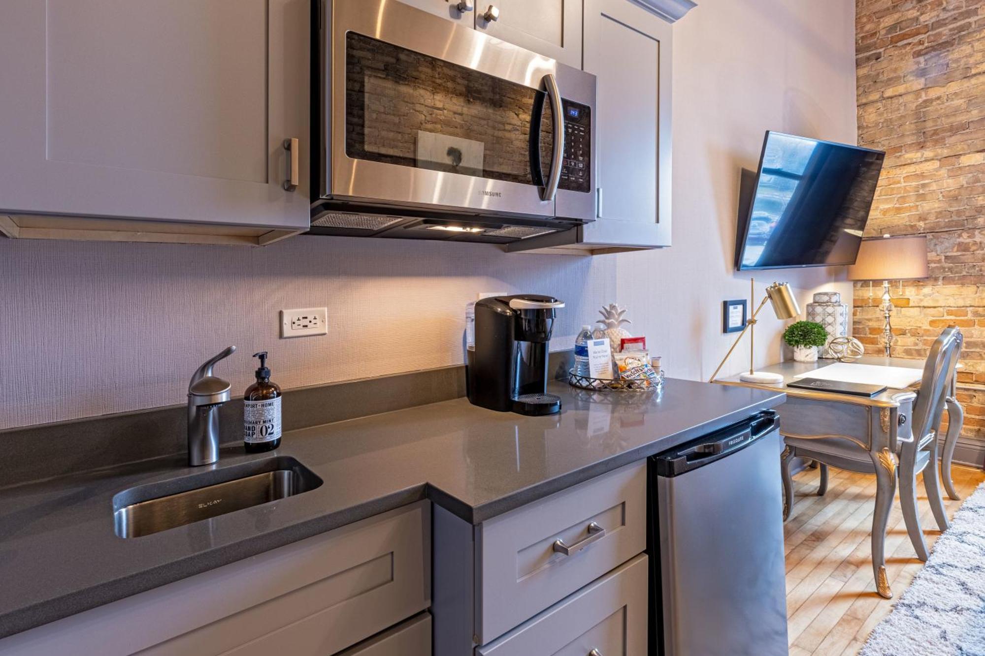 Hip Urban Loft - Small Town Charm -124 Lofts #3 West Dundee Экстерьер фото